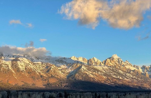 Jackson Hole Cabin | Jackson Hole Rustic Luxury | Cozy Cabin in the Tetons near Snake River |1BD 2BA