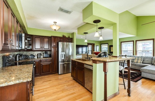 Jamaica Beach House | Jamaica Beach Canal Home |Kayaks |Huge Deck |Sunroom with Foosball |$200 Free Activities