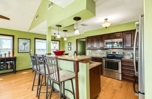 Jamaica Beach House | Jamaica Beach Canal Home |Kayaks |Huge Deck |Sunroom with Foosball |$200 Free Activities