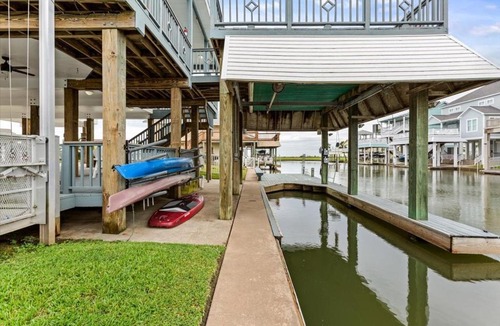 Jamaica Beach House | Jamaica Beach Waterfront | Heated Pool | Bayfront | Boat Slip | Kayaks | Huge Deck | Grill