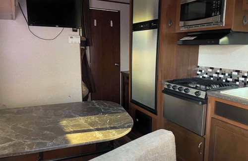 Gresham House | Jayco RV on Half Acre next to PeeDee River!
