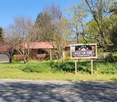 Mena House | JB's-Getaway in the mountains with trails and more