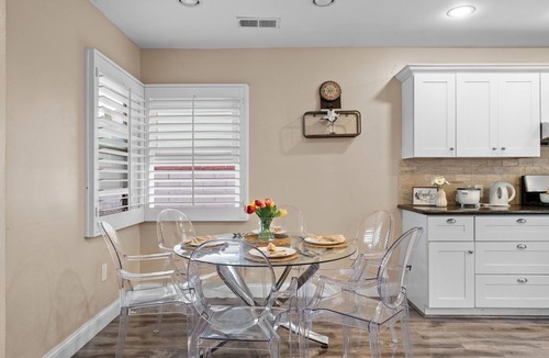 Mayflower Village House | Jie’s Urban Escape 3b2b Single house with yard