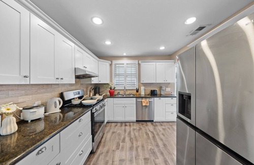 Mayflower Village House | Jie’s Urban Escape 3b2b Single house with yard