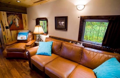 Essex Cabin | "JJ" Luxury Caboose