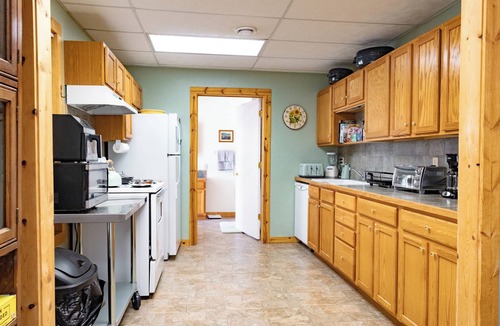 Emigrant Condo | John & Jeans Yellowstone Paradise Valley Mountaintop Escape, Open in Winter too!