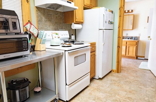 Emigrant Condo | John & Jeans Yellowstone Paradise Valley Mountaintop Escape, Open in Winter too!
