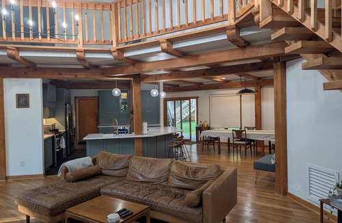 Powhatan House | Jones Creek Hideaway - A Pet friendly 13 acre retreat near Fine Creek