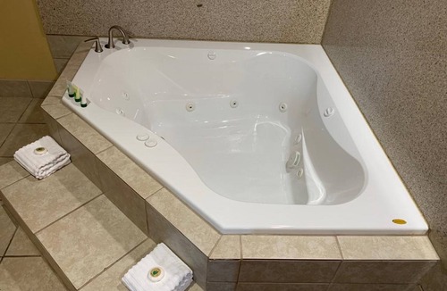 Marion Hotel | Journey Inn