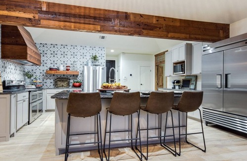 Blanco Cabin | July Availability - Luxury home & guest house. River, pool, & game room!