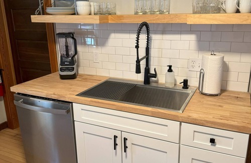 Bozeman House | Just 3 blocks from Main Street of Downtown Bozeman with large private yard!