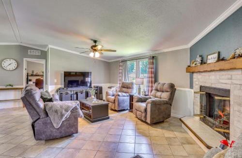 Brookeland House | 'Just Add Water' - Perfect Home Base for Lake Days