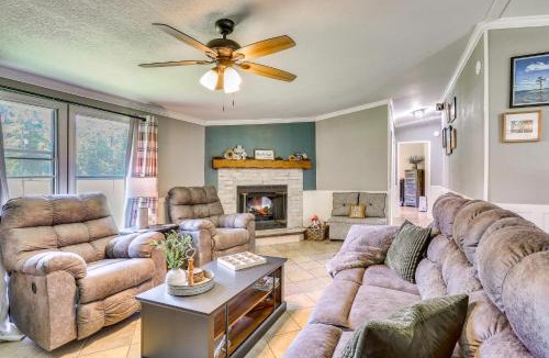 Brookeland House | 'Just Add Water' - Perfect Home Base for Lake Days