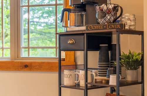 New Plymouth Cabin | Just minutes away from Hocking Hills parks!