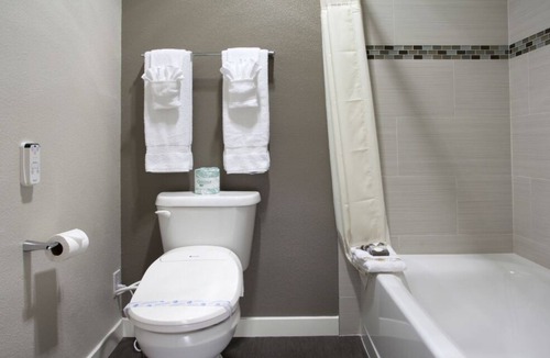 Torrance House | Just What You Were Looking For! Free Parking, Close to Hermosa Beach Pier
