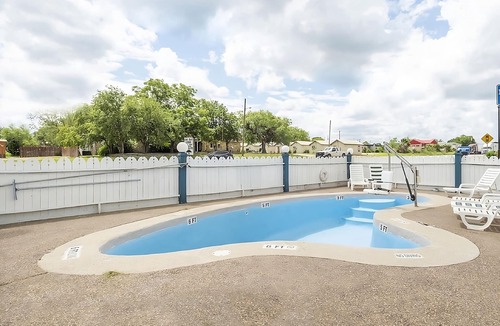 Three Rivers House | Just What You Were Looking For! 3 Comfortable Units, Pets Allowed!