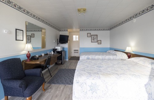 Frontier House | KABINO: Fossil Butte Motel #01 2QueenBeds A/C Mini Fridge Microwave Cable Wifi