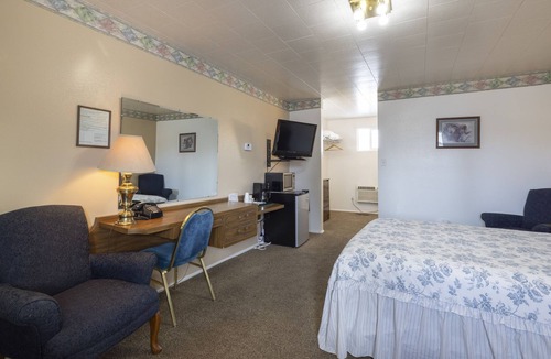 Frontier House | KABINO: Fossil Butte Motel #12 2QueenBeds A/C Mini Fridge Microwave Cable Wifi