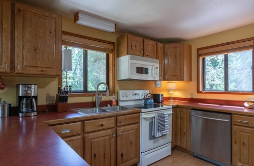 Alpine Northeast House | KABINO: New! Snowmobiling ATV Trails Nearby Rivers Yellowstone Grand Tetons Jackson Free Wifi