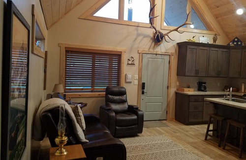 Ashton House | Kabino: River Run Cabin on Henry's Fork, Fire Pit, perfect fishing trip!