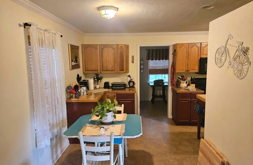 St. Marys House | KaiCozyCottage/Saltwater Pool/Walk to Ferry/Pets ok/Fenced In Yard