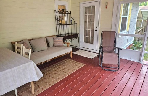 St. Marys House | KaiCozyCottage/Saltwater Pool/Walk to Ferry/Pets ok/Fenced In Yard