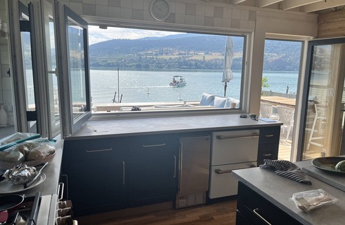 Vernon House | Kalamalka lake front cabin