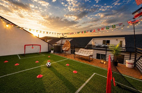 Dallas House | Karaoke Billiards PingPong Air Hockey & Rooftop Soccer Field