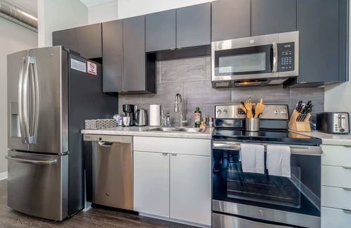 Downtown Des Moines Apartment | Kasa | Welcoming 1BD + Fast WiFi | Des Moines