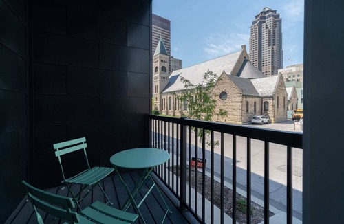 Downtown Des Moines Apartment | Kasa | Welcoming 1BD + Fast WiFi | Des Moines