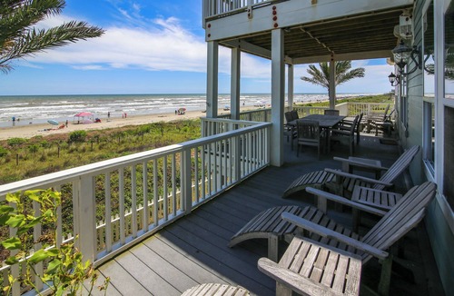 Beachside Village Cottage | Kathie's Beachfront Kottage by Ryson Vacation Rentals