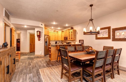 Downtown Park City Condo | KBM Resorts | Town Pointe | Spacious 1 level, Walk to Main & Town Lift, Private Hot Tub, Parking, Elevator Access, A/C! TPC-102c