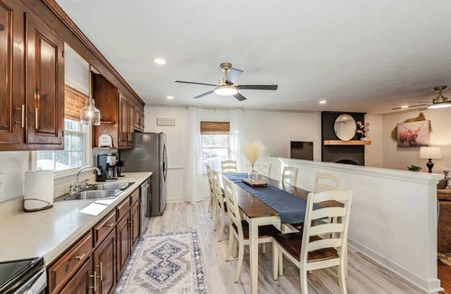Quinton House | Kelbrook Cottage — Your Chic Woodline Getaway!