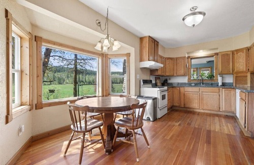 Athol House | Kelso Lake Farm House – Close to Silverwood!