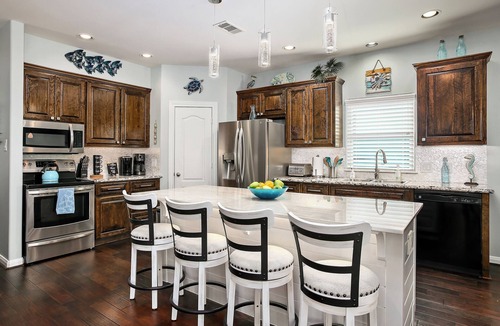 Clear Lake Shores House | Kemah Baydreaming! Near Kemah Boardwalk!