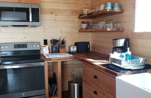 Babb Cabin | Kia'a'yo Bear Cabin - Modern Cabin - 15 Min to Glacier East Entrance