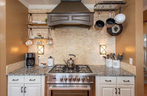 Enchanted Oaks House | Kick back and relax at this cozy lake front retreat!