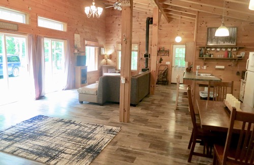 Nelsonville Cabin | Kick Back Cabin - The Original - Hot Tub and Walking Trails