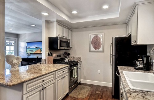 Corona del Mar Condo | Kick back on Large Patio Close Beach & Village Garage