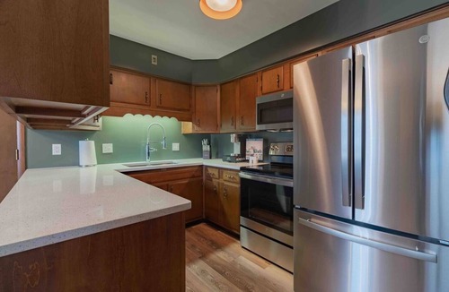 Van Wert House | Kick off your shoes and relax with the whole family at this peaceful 1970’s ranch