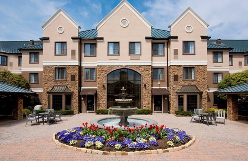 Ballantyne Apartment | King Accessible Studio | Free Breakfast & Pool