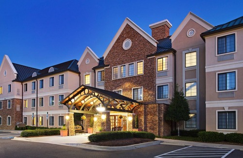 Ballantyne Apartment | King Accessible Studio | Free Breakfast & Pool