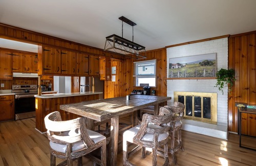 Greensboro House | King Bed, High Speed Internet, work space, well equipped for long stays!