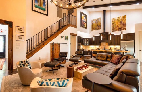 Gruene House | King Bed Huge Porch River Front Gruene TX Getaway!