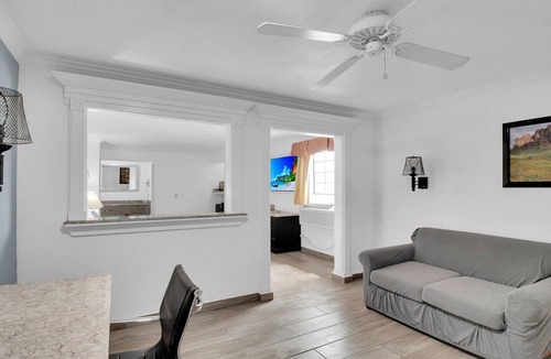 Three Rivers Apartment | King Bed Non Smoking