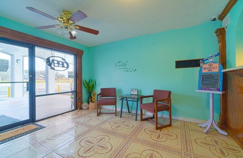 Three Rivers Apartment | King Bed Non-Smoking