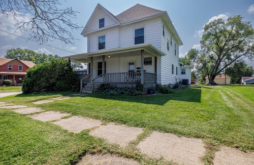 Chariton Apartment | King Bed, Pet Friendly, Main Floor, Walk Downtown