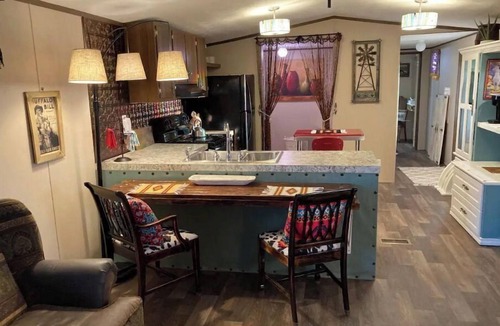 Winnsboro House | King Bed, Pet Friendly, BBQ Pit, Fire Pit, Full Kitchen, Smart TV’s
