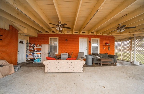 Edna Apartment | King Bed|Smoking|Houston