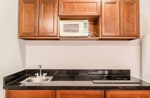 Falfurrias Apartment | King Bed|Smoking|Falfurrias TX